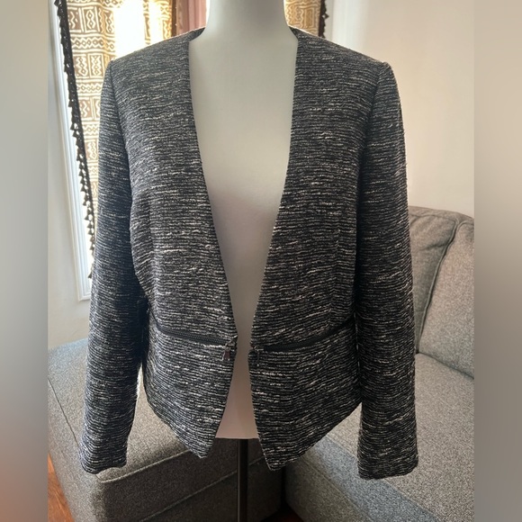Le Chateau Cropped Blazer - Picture 1 of 6